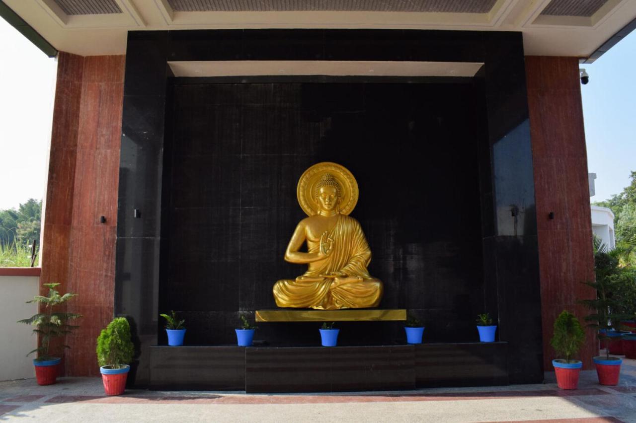 Tulip Inn Shravasti Bahraich Buitenkant foto