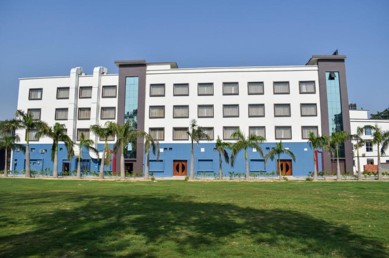 Tulip Inn Shravasti Bahraich Buitenkant foto