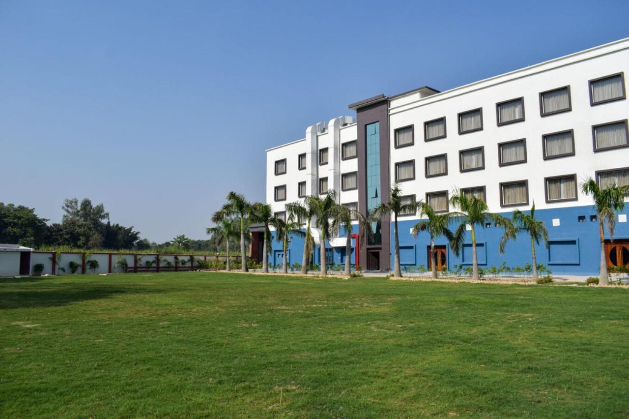 Tulip Inn Shravasti Bahraich Buitenkant foto